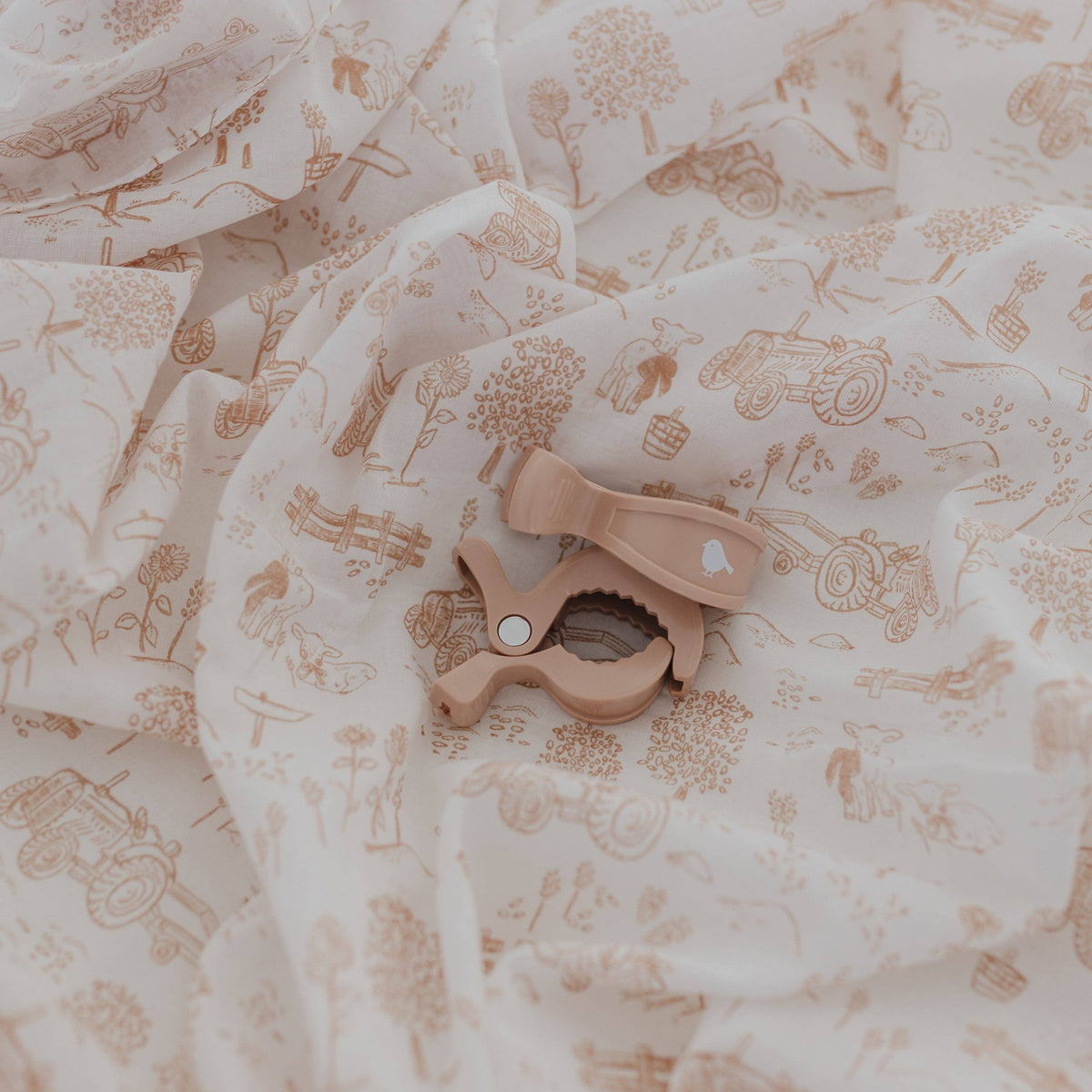 Latte Vintage Farm | Muslin Wrap & Pram Clip Set