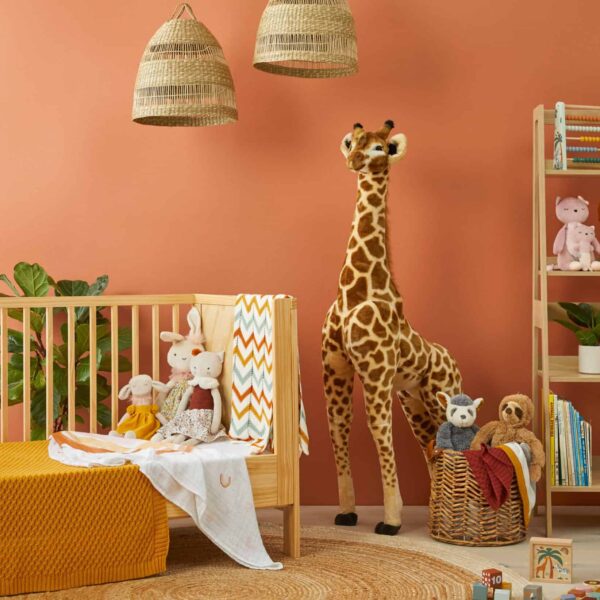 Giant Standing Giraffe | Jiggle & Giggle