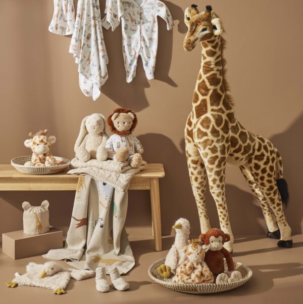 Giant Standing Giraffe | Jiggle & Giggle